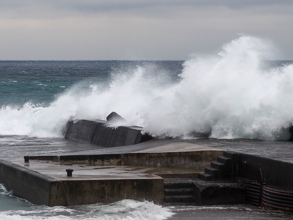 足元・波・天気の変化に注意!海辺は思ったより危険が多い