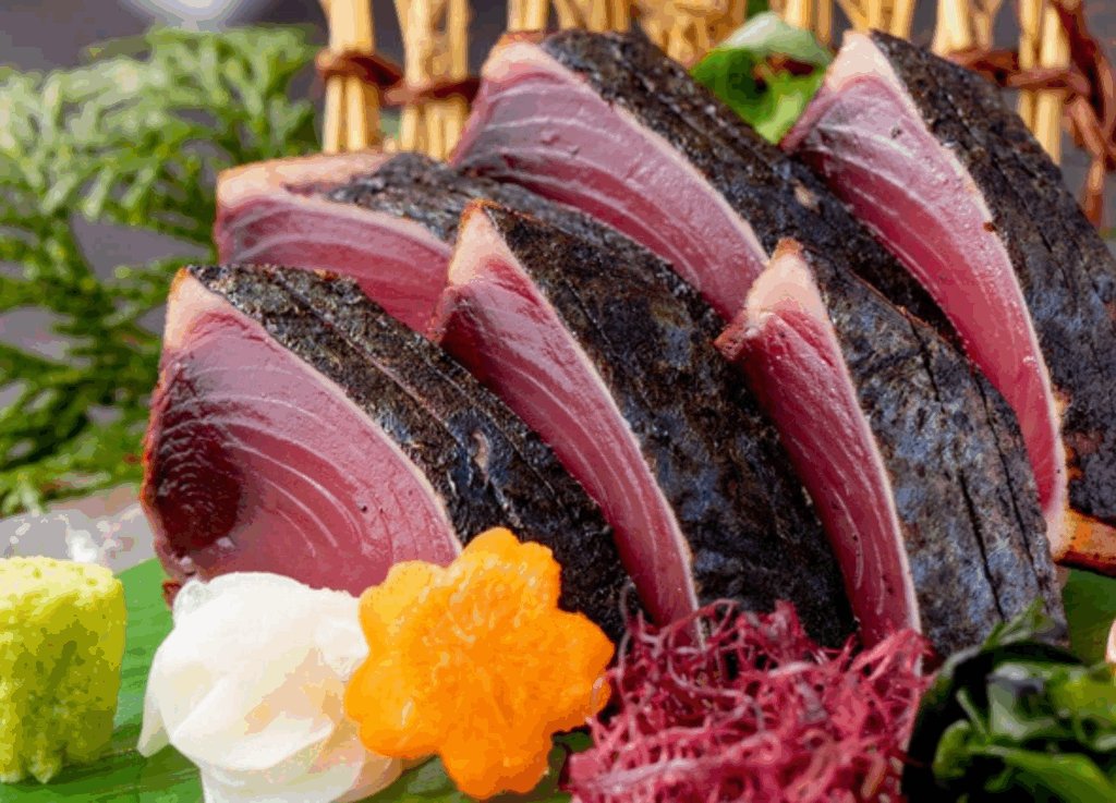 本場・高知の伝統技!豪快に焼き上げた鰹のたたき