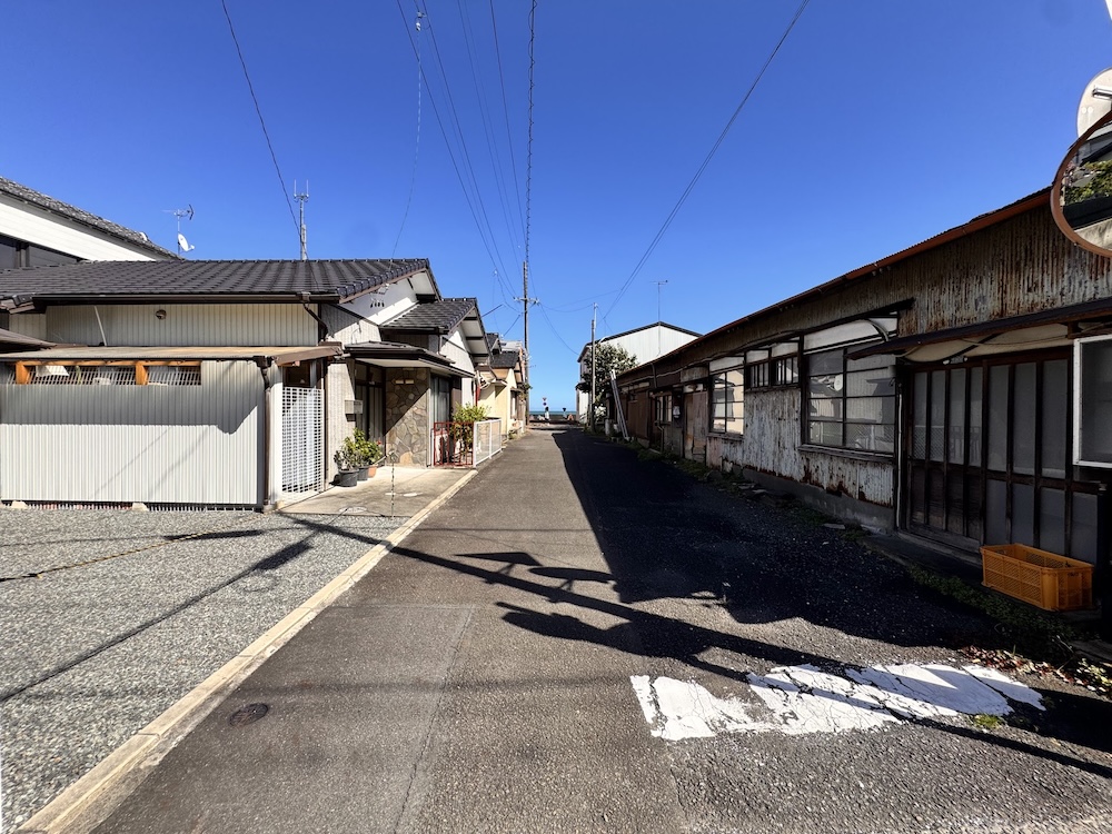 町を歩けば、どこからか潮の香り